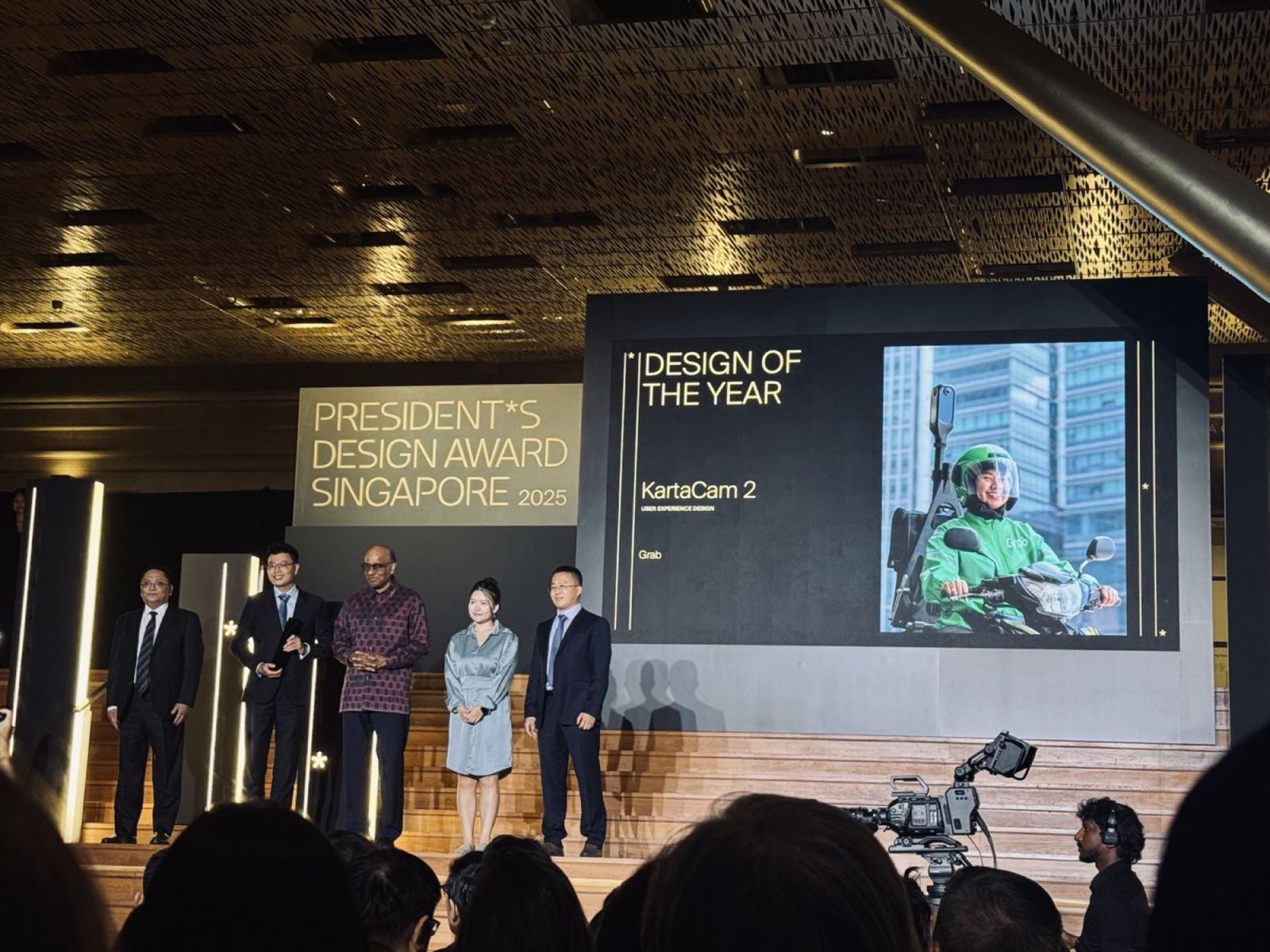 The photography on screens at an event